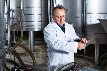 Wine maker controls quality of wine