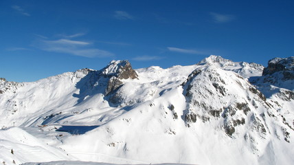 Fototapeta na wymiar Montagnes enneigées