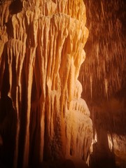Stalmiten und Stalaktiten in der Drachenhöhle