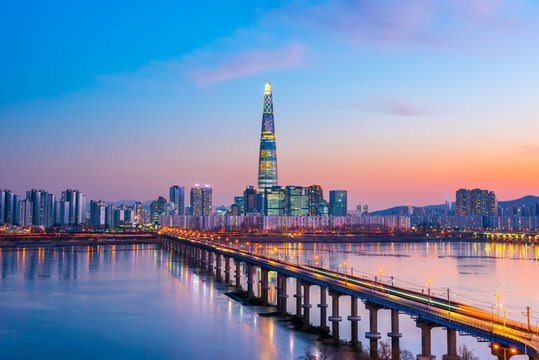 Fototapeta Twilight sky at han river in seoul city south Korea 