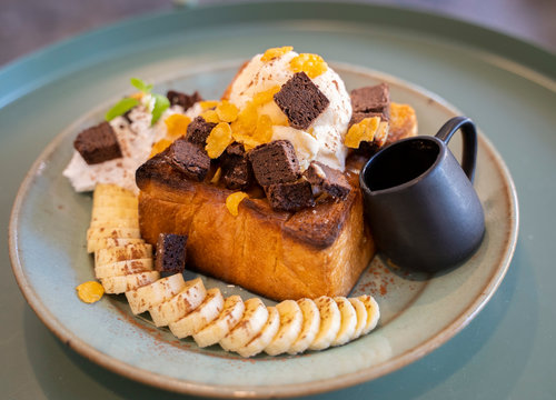 Ice cream, honey bread with bananas and brownies served in a beautiful dish