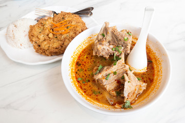 Rice with fried eggs and spicy pork ribs soup