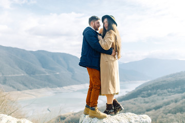 Obraz premium A beautiful couple travels in the mountains of Georgia. Lovestory in nature with a lake.