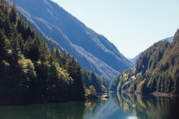 Fototapeta na wymiar Gorge Lake in den Cascade Mountains, Washington, USA
