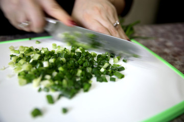 Cutting green onions 