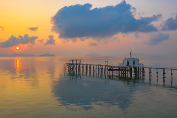 Obraz premium aerial view sunrise at pier of Phayam temple one landmark of Phayam island. Phayam temple is on Hin Kao gulf. .The temple is close to the shipping port. in the end of Phayam temple pier have memorial