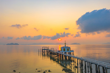 Obraz premium aerial view sunrise at pier of Phayam temple one landmark of Phayam island. Phayam temple is on Hin Kao gulf. .The temple is close to the shipping port. in the end of Phayam temple pier have memorial
