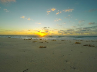 Fototapeta na wymiar sunrise on playa blanca, cancun Quintana Roo, Mexico
