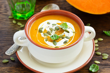 Pumpkin-carrot soup curry puree.