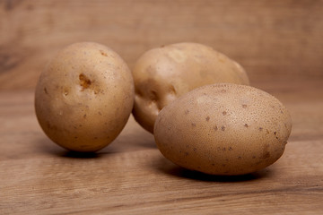 Fototapeta na wymiar Potatoes on the wooden table.