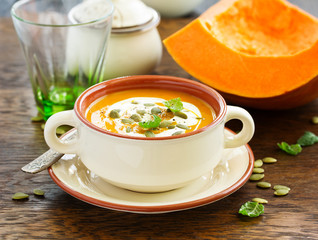 Pumpkin-carrot soup curry puree.