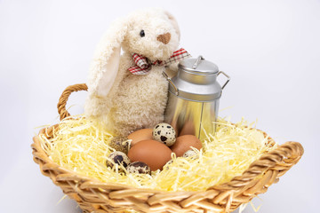 Lapin de Pâques et les produits frais de la ferme