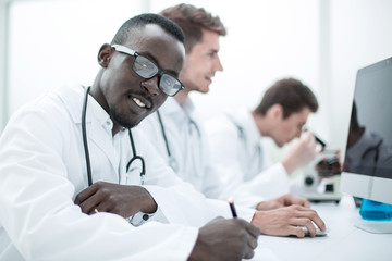 Fototapeta premium group of doctors sitting in the laboratory
