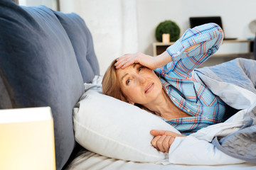 Obraz premium Confused woman feeling sleepy while waking up early