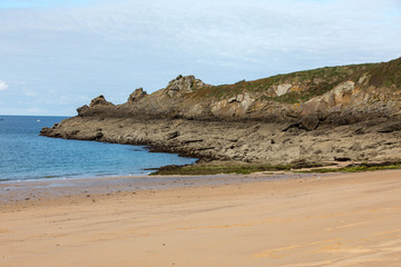Fototapeta na wymiar Beautiful sandy beach on the Emerald coast between Saint Malo and Cancale. Brittany, France