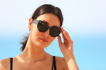 closeup portrait of brunette girl in sunglasses