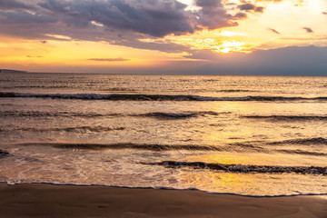 Obraz premium Sunrise at Phinikoudes Beach in Larnaca, Cyprus. 