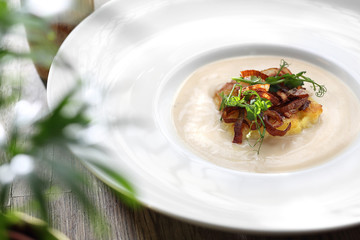 Cream of roasted cauliflower soup with confit of onions.