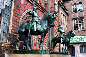 Naklejka premium Bremen Market Square Gate with Knights Statues (Bremer Markplatz), GERMANY. March 2019