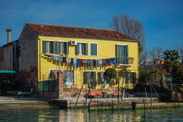 Fototapeta na wymiar colorful houses in venice