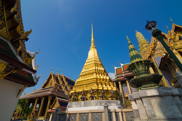 Fototapeta premium Golden pagoda of grand palace buddhist temple
