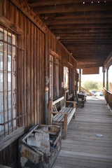 Obraz premium Apache Junction, AZ., 85119. U.S.A. Jan. 15, 2018. Goldfield ghost town. Gold mining from 1892; stopped circa 1921. Tourist arrived 1988. Weathered wooden buildings, quaint shops and saloon.