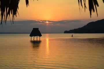 Coucher de Soleil Lac Peten Itza El Remate Guatemala