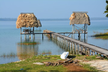 Ponton Lac Peten Itza El Remate Guatemala