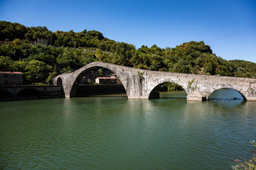 Fototapeta na wymiar Beautiful town in the province of Lucca with the bridge called Ponte del diavolo, Tuscany