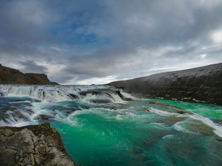 Fototapeta na wymiar Wasserfall auf Island
