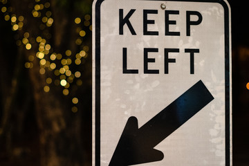 Straßenschild Blech Richtung Pfeil 