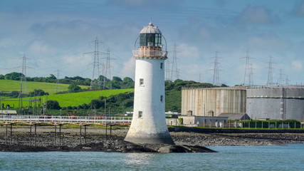 11521_A_small_lighthouse_in_the_river_bank_in_Killimer_Ireland.jpg
