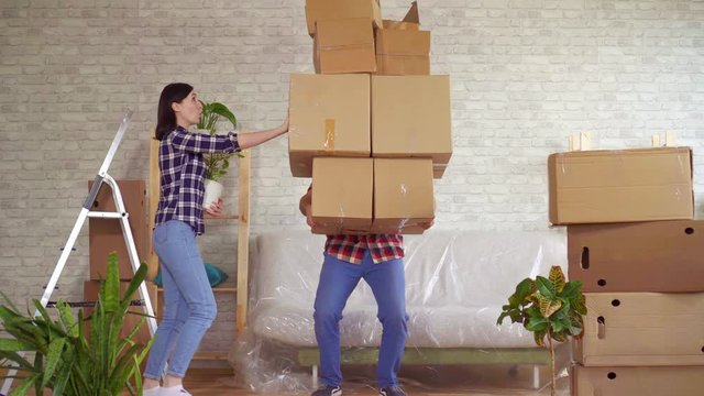 Fale man falls with boxes, problems when moving to a new apartment