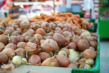 A heap of onions in the vegetable department store.