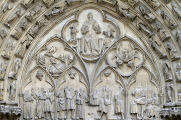 Obraz premium Prédication et lapidation de Saint-Etienne. Tympan. Cathédrale Saint-Etienne. Sens. / Preaching and stoning of St. Stephen. Tympanum of St. Stephen's Cathedral. Sens. 