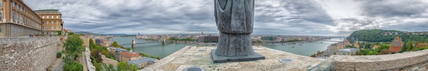 Fototapeta na wymiar Panoramic view of the city of Budapest from the viewpoint located in the Buda Castle with the statue of the Virgin Mary, Hu