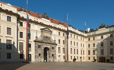 Fototapeta na wymiar Pague: First Courtyard of the Prague Castle, Matthias Gate