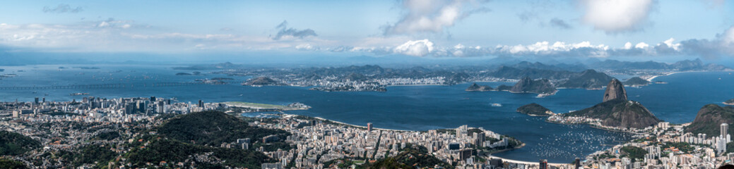 Fototapeta premium Panoramic view over Rio and Niteroi