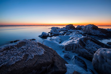 Obraz premium Sunrise by the sea in winter