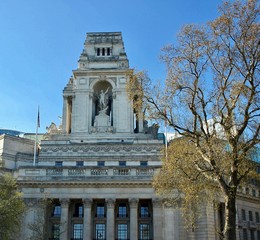 Obraz premium Beautiful London seen during a city tour along thames river and famous architecture