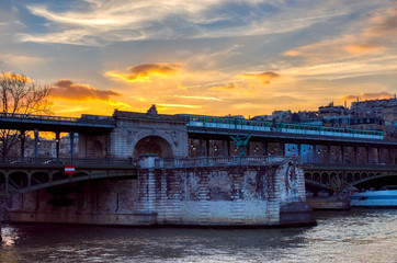 Fototapeta premium Paris, France: Sunset over Metro crossing Bir-hakeim bridge