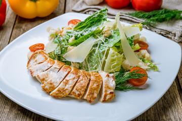 Salad caesar with chicken