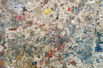 絵具で汚れた床