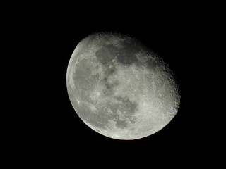 月イメージ素材、月齢18