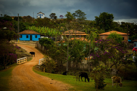 Built in 1973 by the people of the quiet village, with a little more than 500 inhabitants, the Church of S&atilde;o Geraldo stands out for being in a high point, being seen from any point of Capivari, Serro 