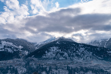 Fototapeta na wymiar Dramatic Landscape In Himachal Pradesh During Winter