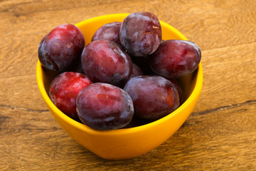 Plums in the bowl