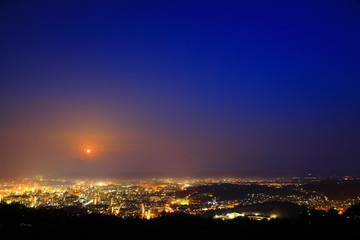 Fototapeta premium 月明かりの盛岡市街