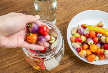 Making five-color small pepper pickled pepper