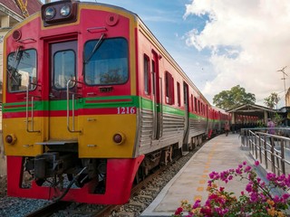 Fototapeta premium Ban Laem railway station train to visit Maeklong railway market (Talat Rom Hup) in mae klong town
